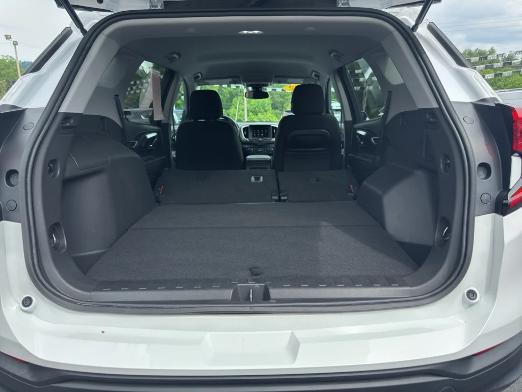 Used 2022 Summit White GMC SLE image 22