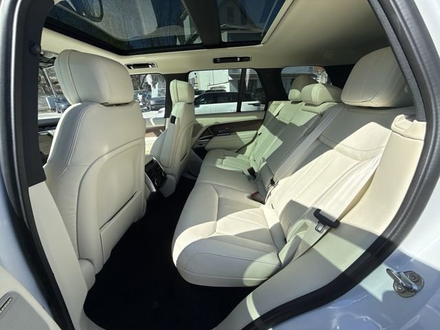 New 2026 Fuji White Land Rover SE image 21