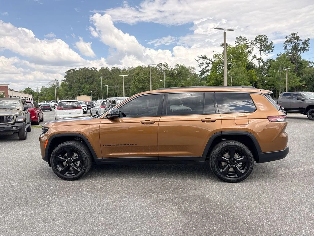 New 2026 Copper Shino Metallic Clear-Coat Exterior Paint Jeep Limited image 8