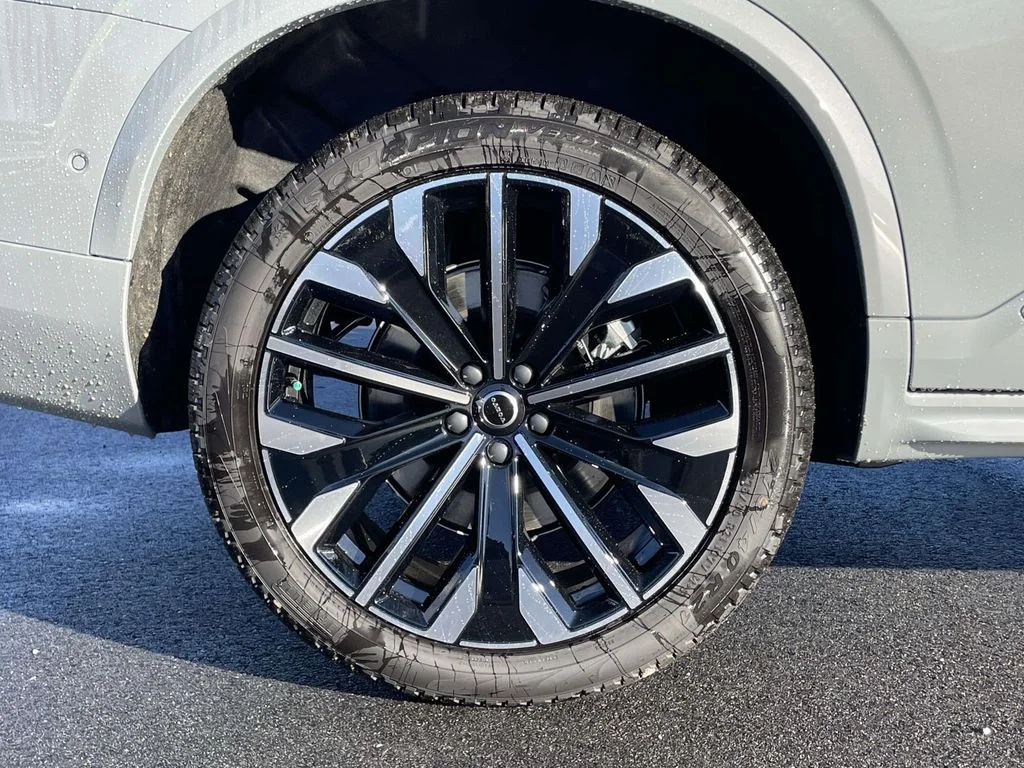 New 2026 Vapour Grey Volvo Plus image 30