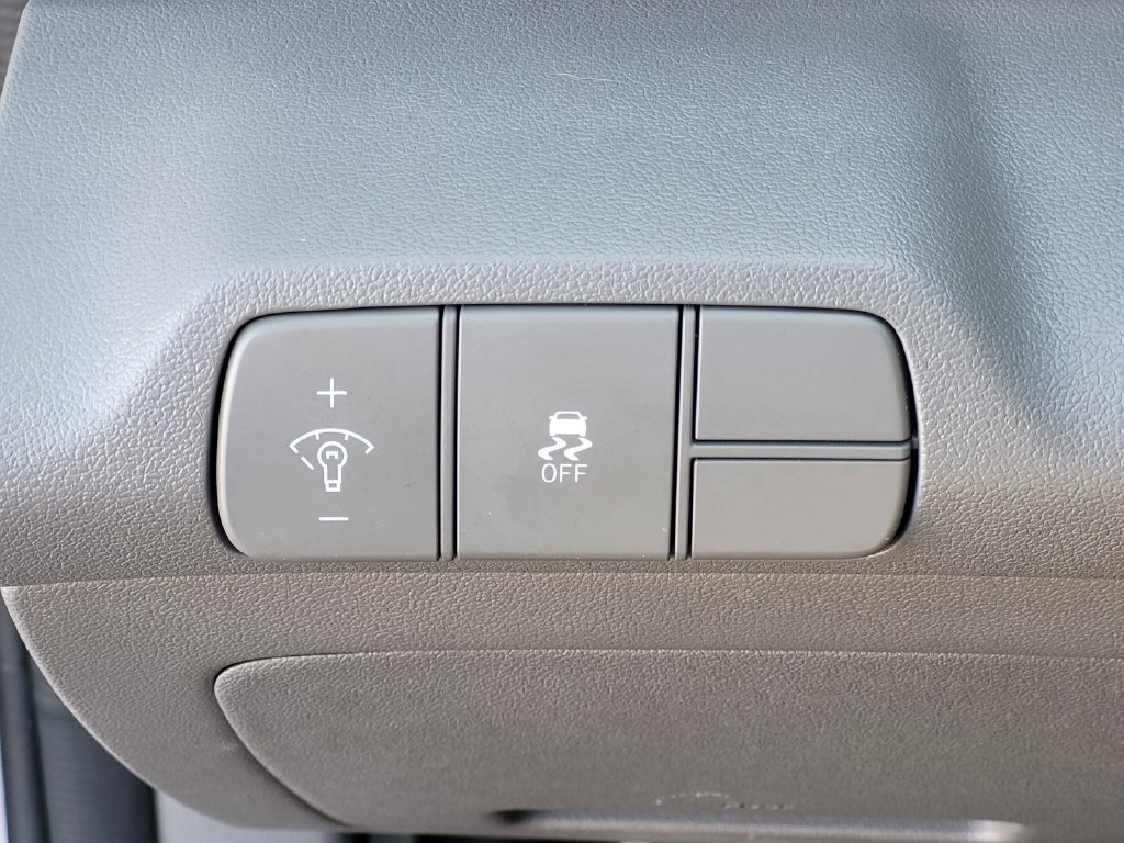 Used 2025 Silver Hyundai SEL Sport image 26