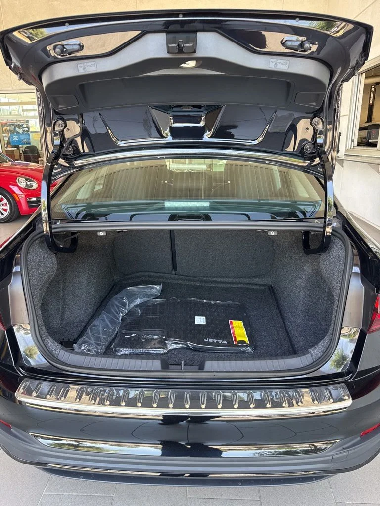 New 2026 Black Volkswagen 1.5T SE image 10