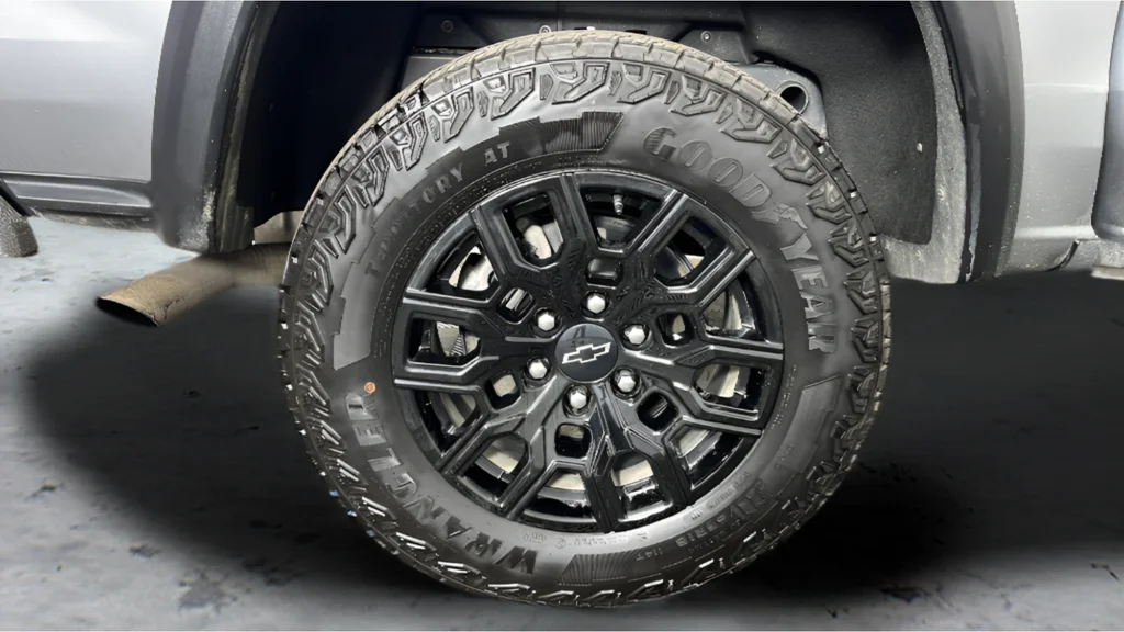 Used 2025 Gray Chevrolet Trail Boss image 48