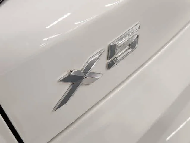 Used 2023 Mineral White Metallic BMW sDrive40i image 13