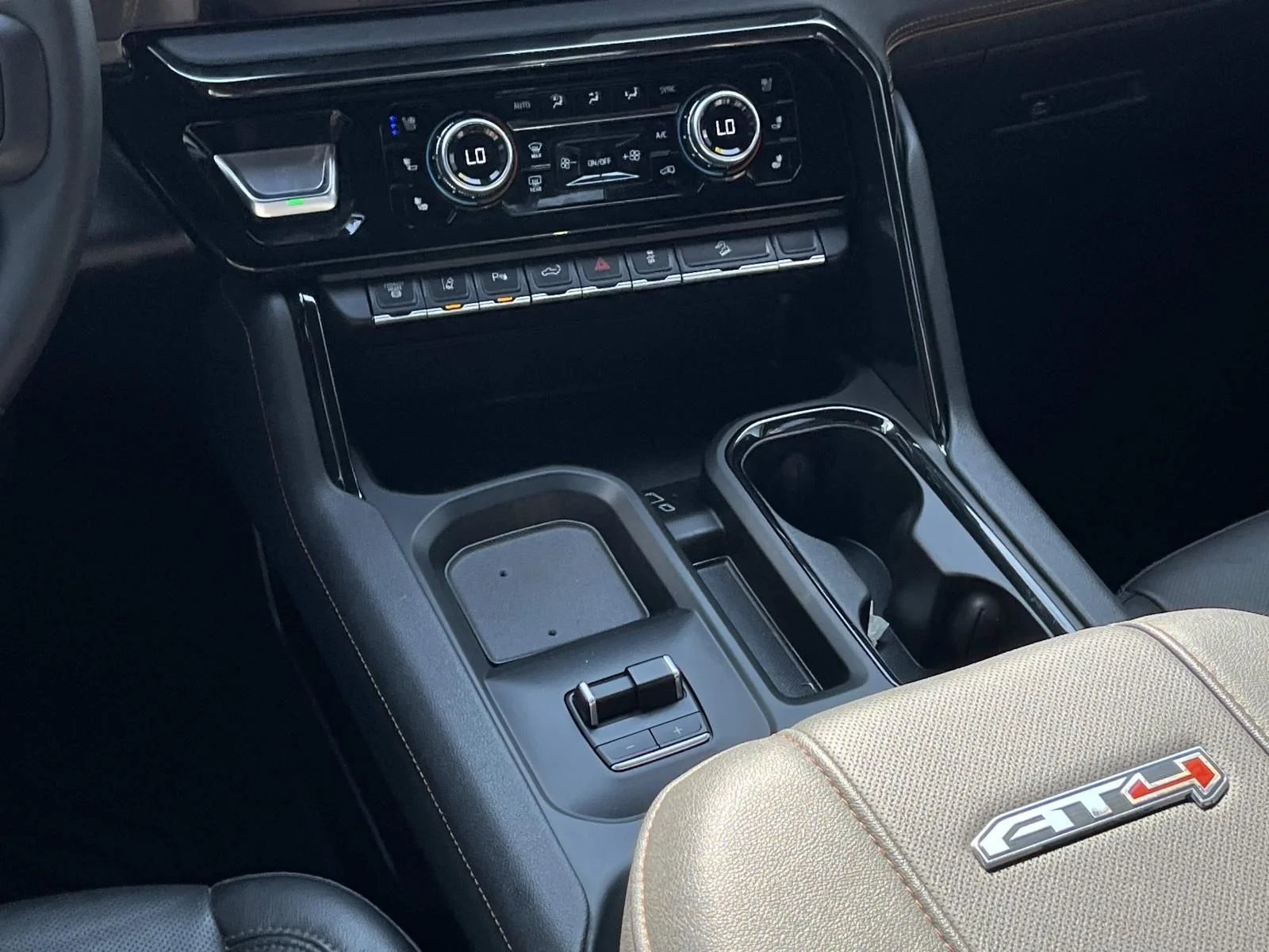 Used 2025 White GMC AT4 image 15