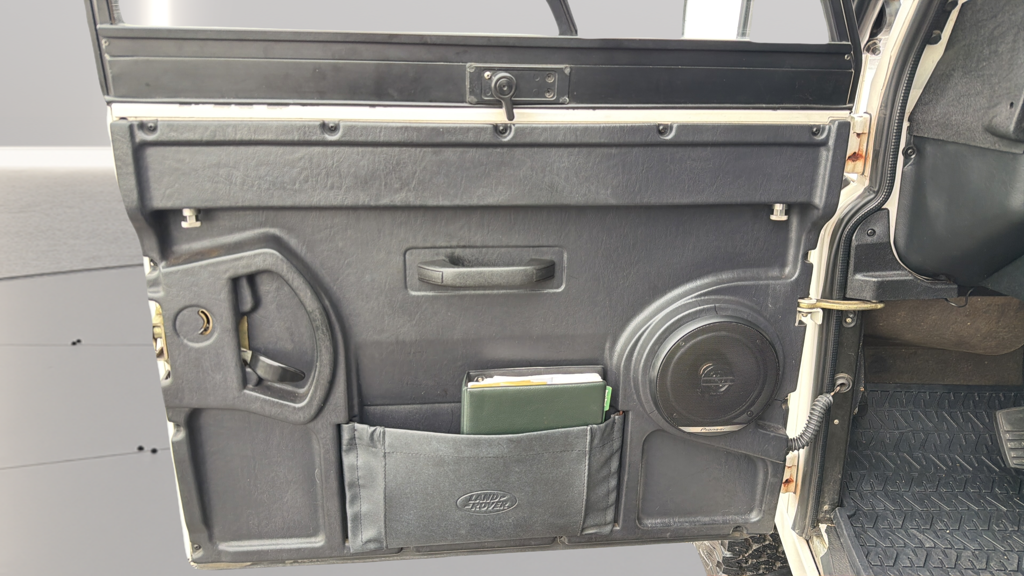 Used 1997 White Land Rover  image 20