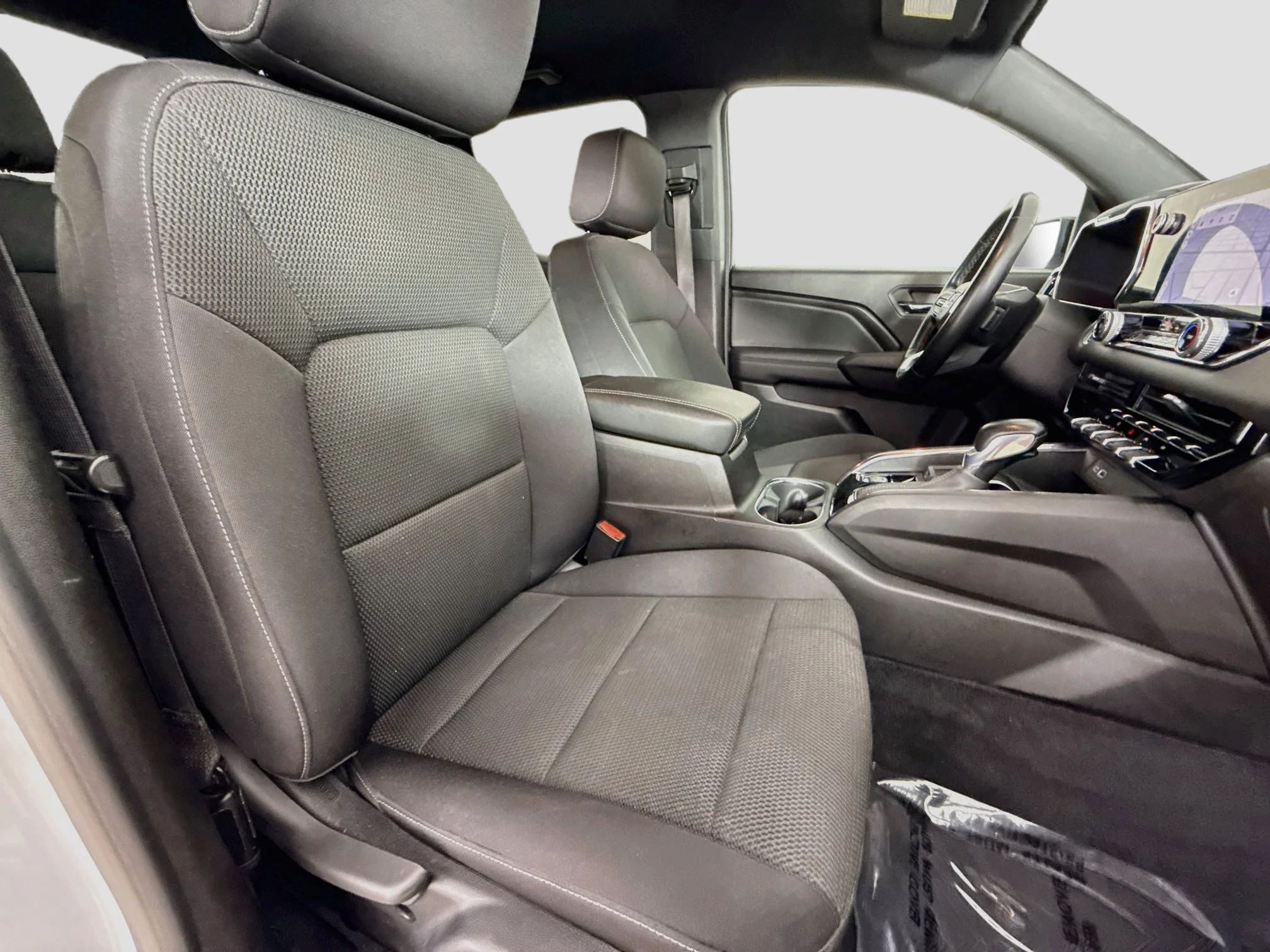 Used 2024 Summit White GMC Elevation image 30