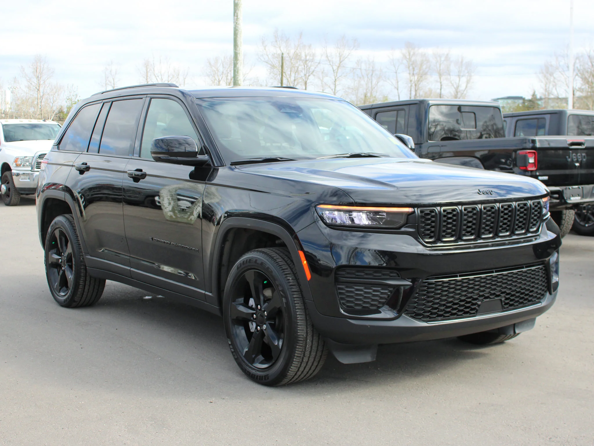 Certified Used 2025 Black Jeep Altitude * V6 | Heated Seats | Trailer Tow Package  | Wireless Charger | Sunroof | Adaptive Cruise image 9