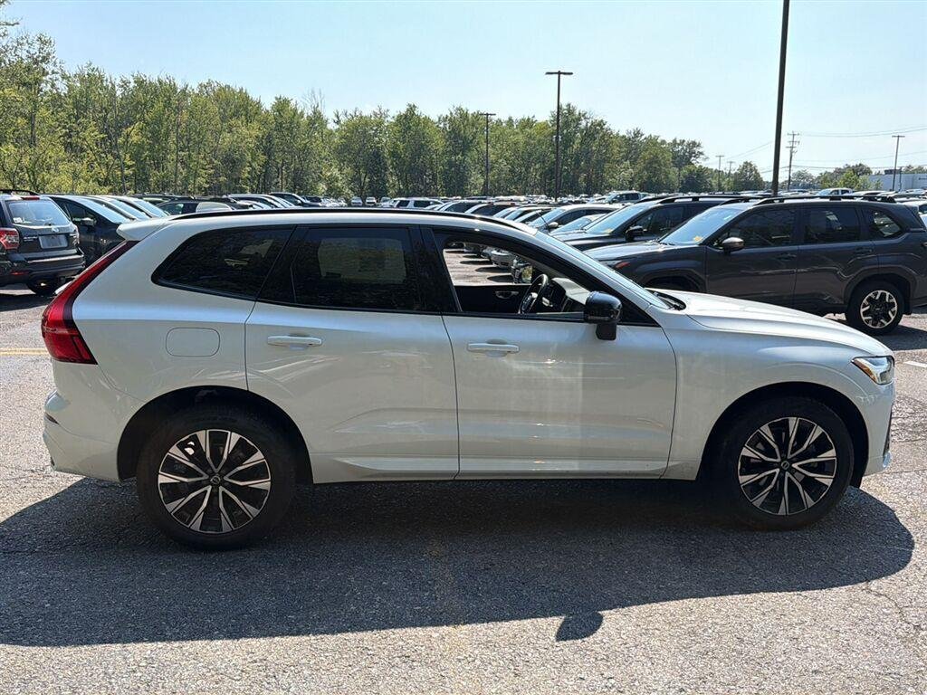 Used 2025 Crystal White Metallic Volvo Core image 7