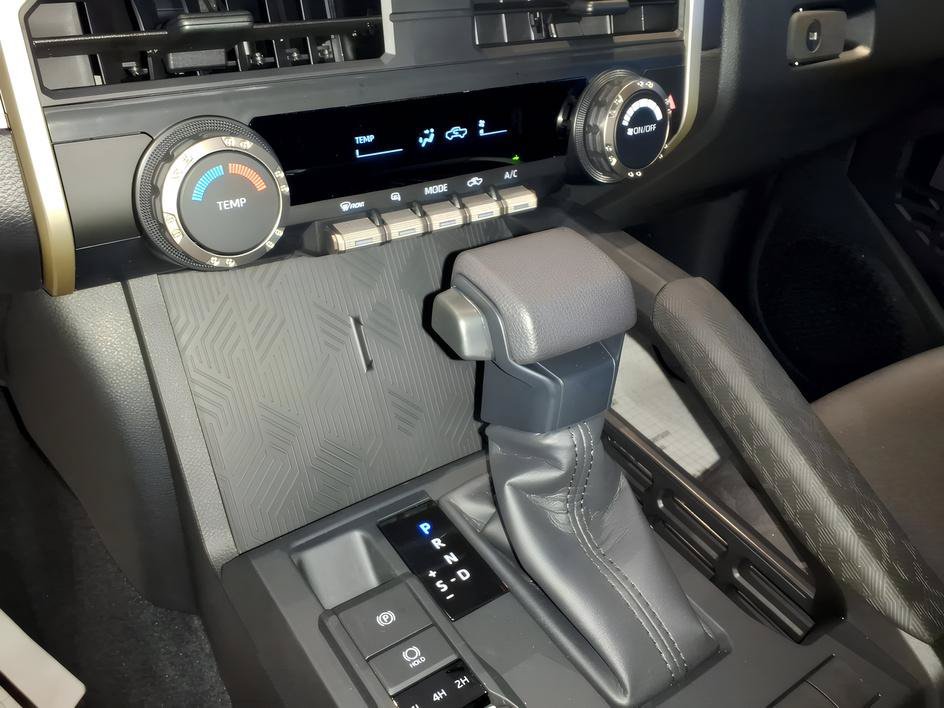 2026 Toyota Tacoma SR5 - Photo 12