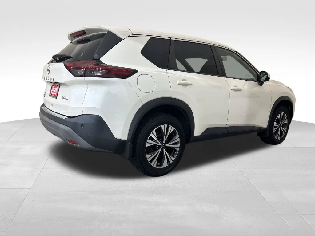 Used 2022 White Nissan SV image 5