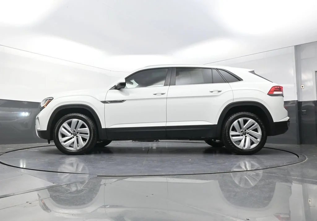 Used 2023 White Volkswagen 3.6L V6 SE w/Technology image 27