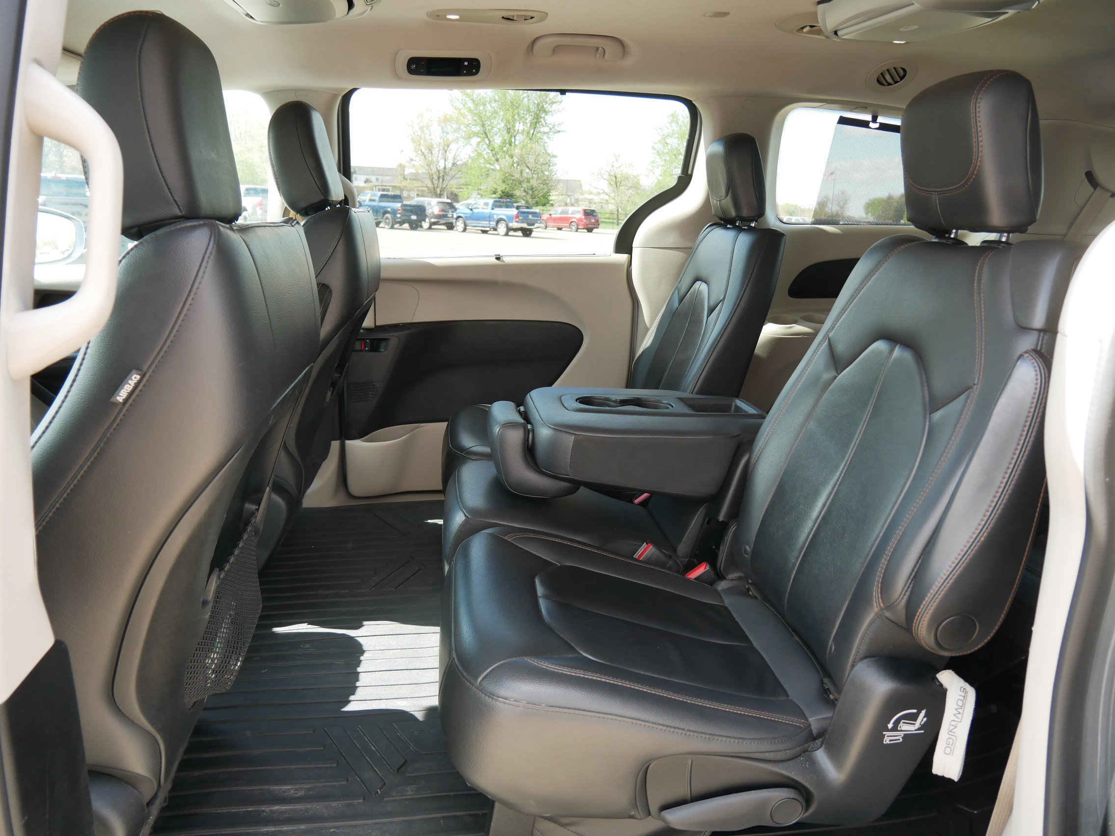 Used 2017 Billet Silver Metallic Clearcoat Chrysler Touring-L image 11
