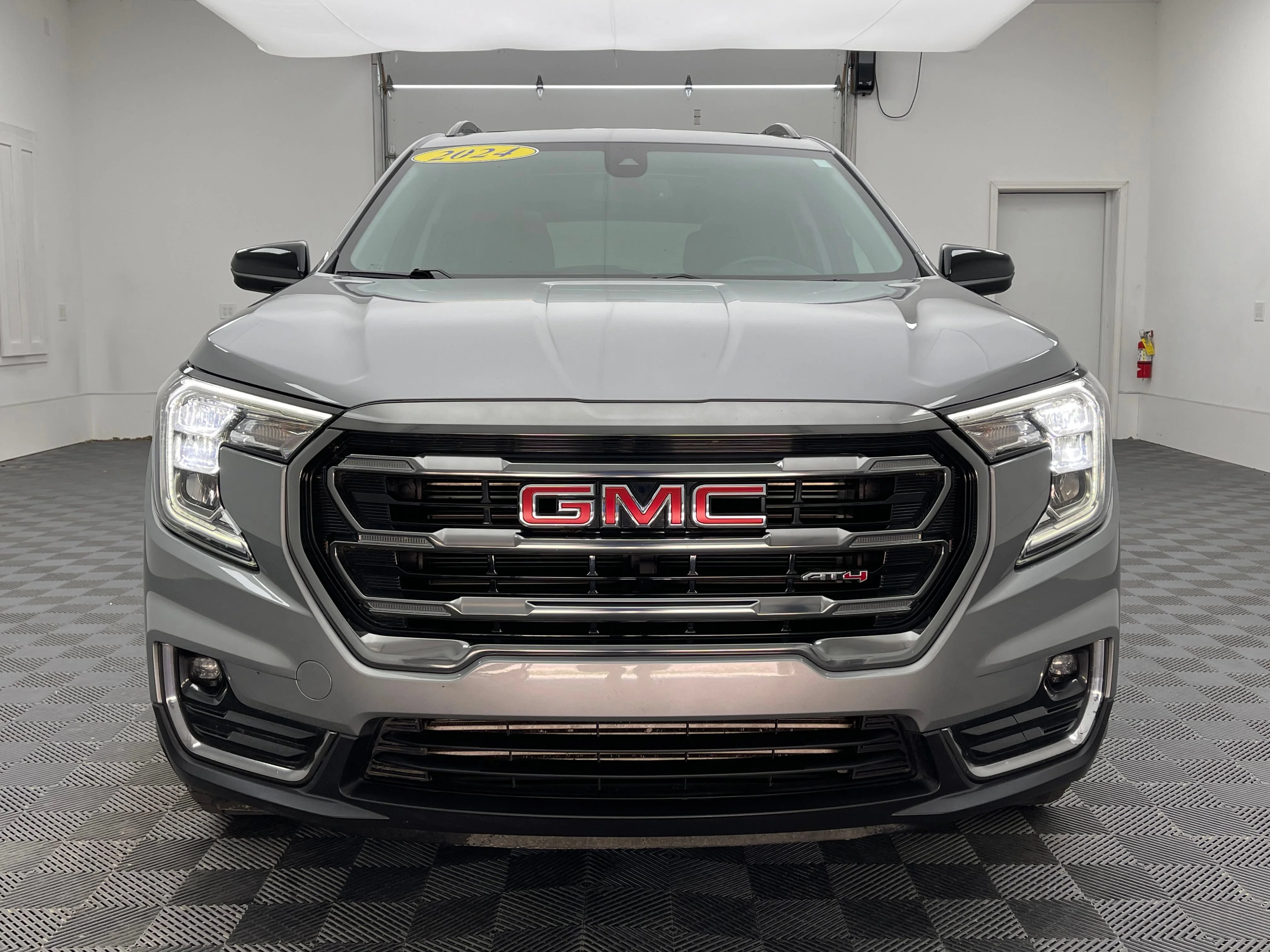 Used 2024 Sterling Metallic GMC AT4 image 14
