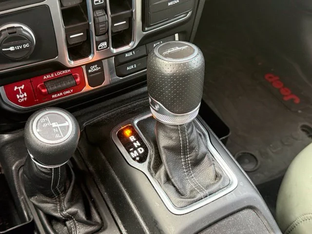 Used 2025  Jeep Mojave image 24
