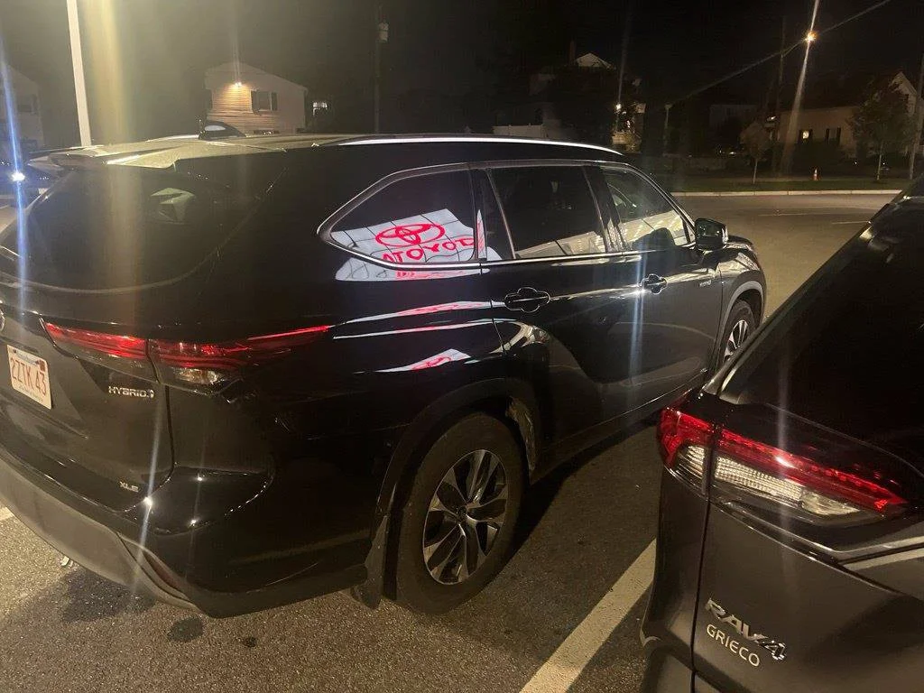 Used 2020 Midnight Black Metallic Toyota XLE image 3