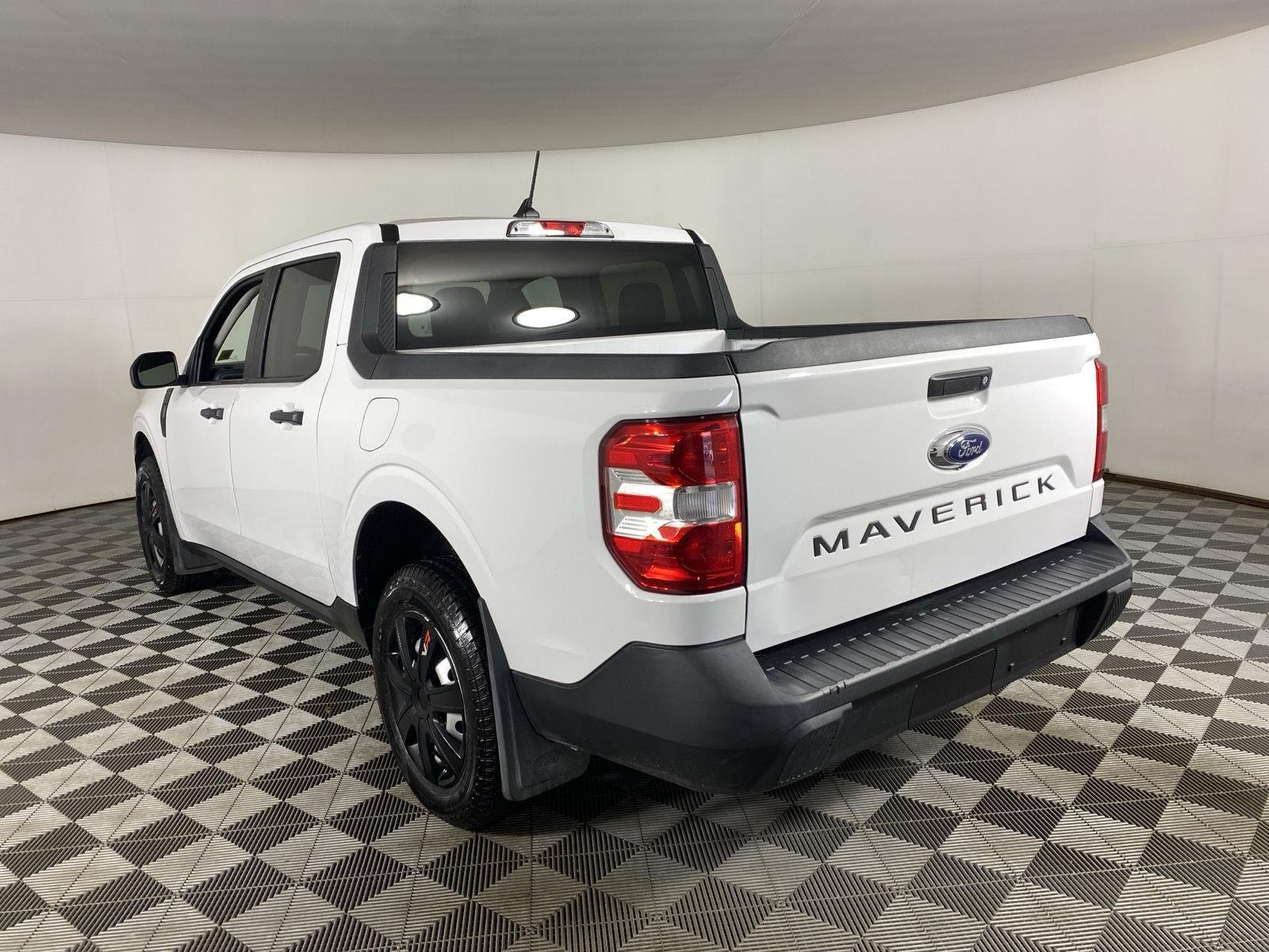 Used 2022 Oxford White Ford XL image 8