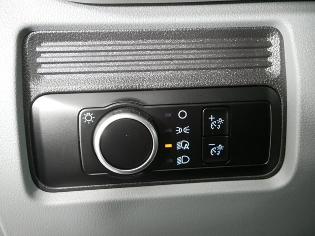 Used 2025 Oxford White Ford Crew Cab XL image 34