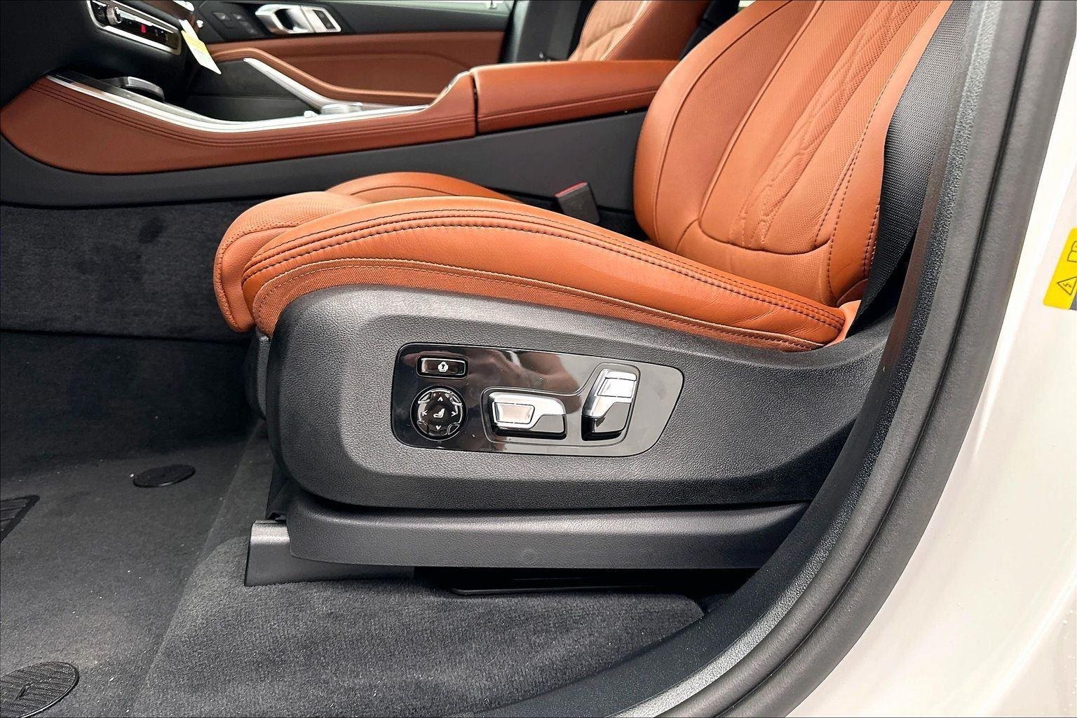 New 2026 Mineral White Metallic BMW xDrive50e image 25