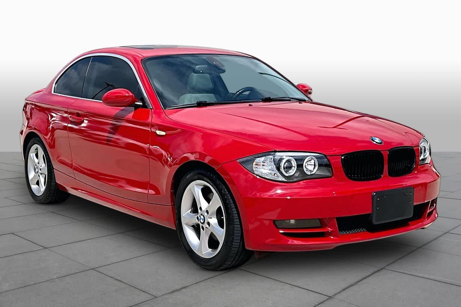 Used 2009 Alpine White BMW 128i image 2