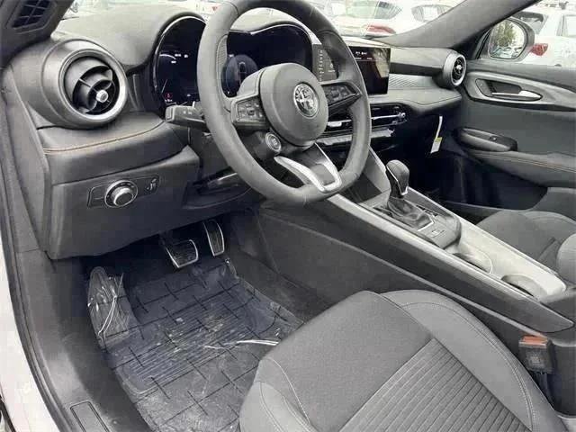 New 2025 Milano White Exterior Paint Alfa Romeo  image 12