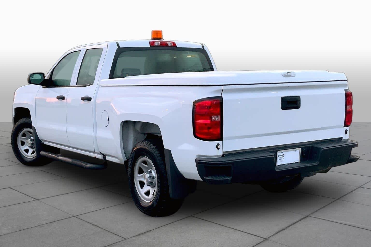 Used 2017 Summit White Chevrolet Work Truck image 11