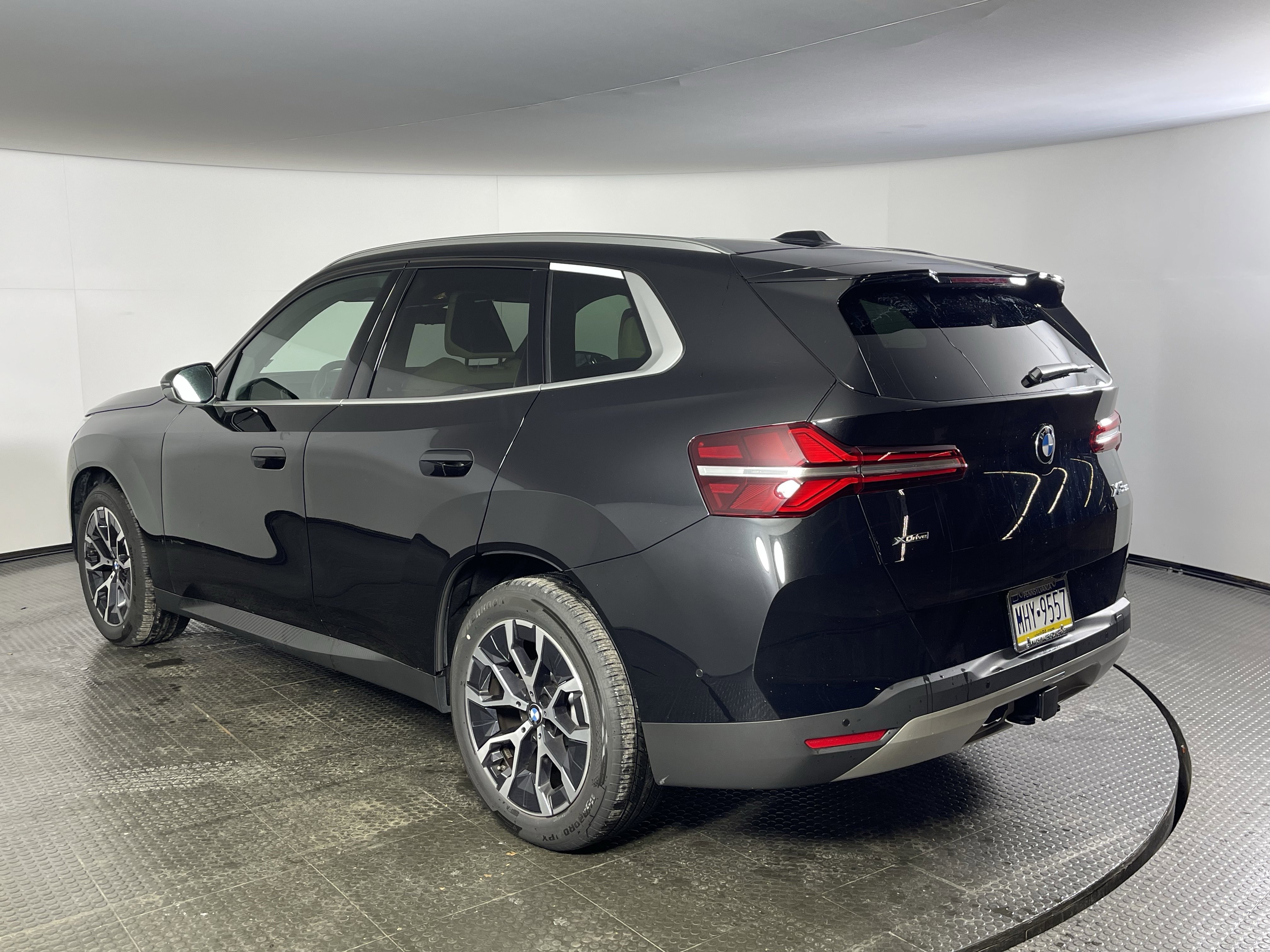 Used 2025 BLACK SAPPHIRE ME BMW 30 xDrive image 5