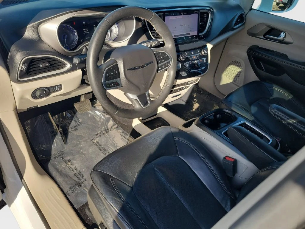 Certified Used 2022 White Chrysler Touring L image 20