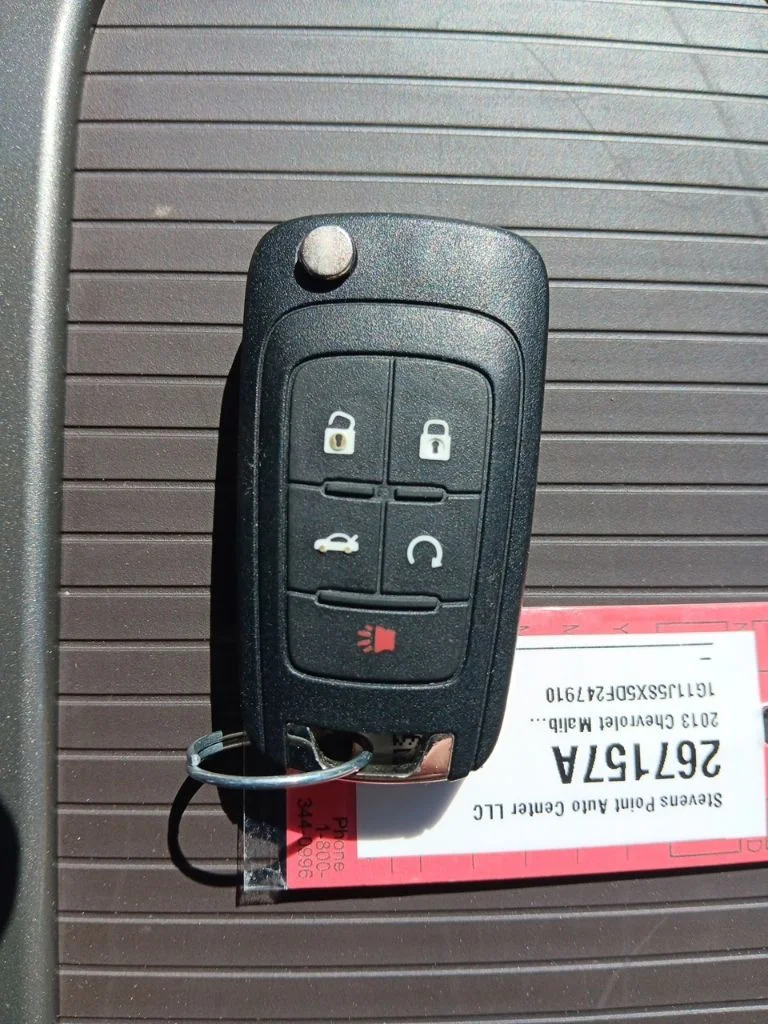 Used 2013 White Diamond Tricoat Chevrolet LTZ image 25