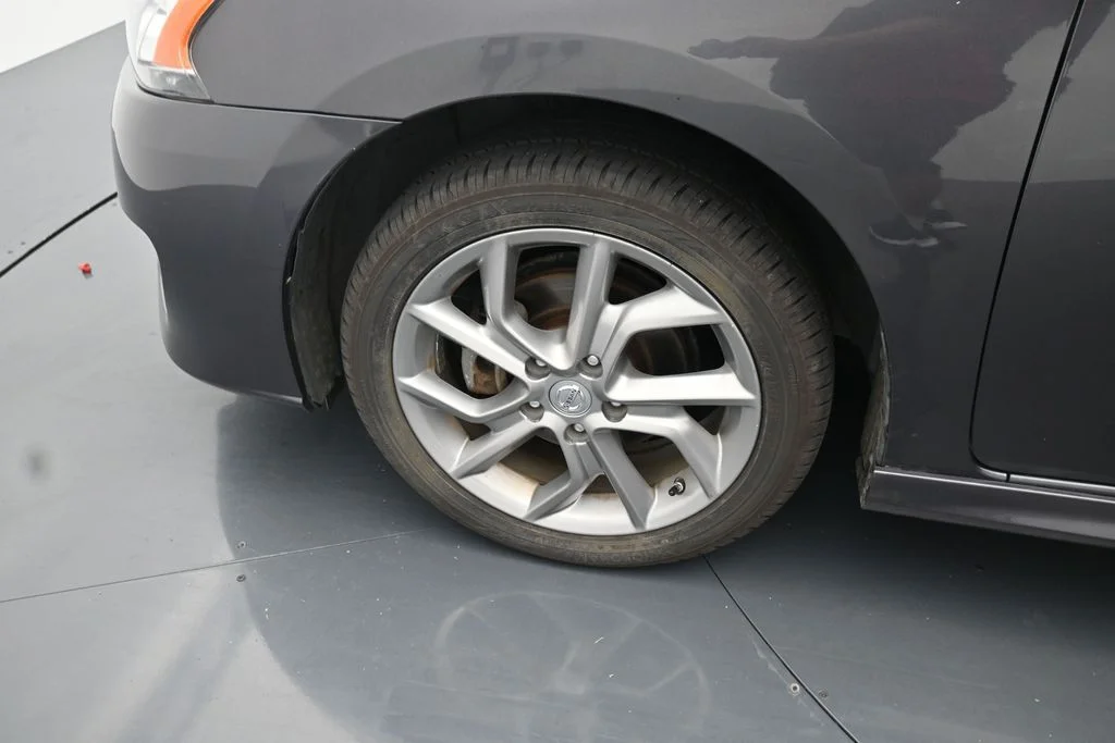 Used 2014 Gray Nissan SR image 16