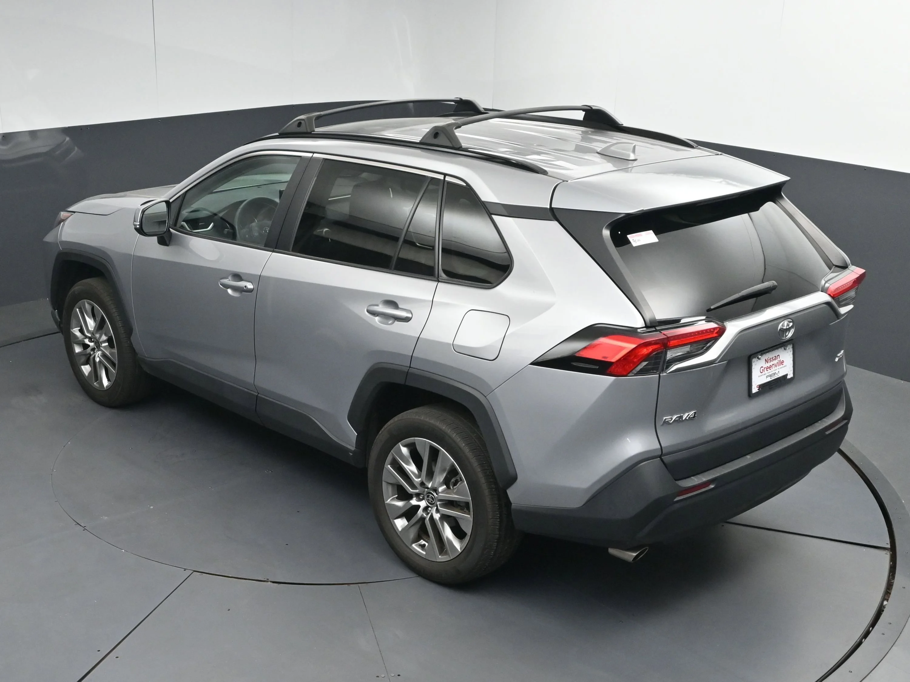 Used 2022 Silver Sky Metallic Toyota XLE Premium image 37