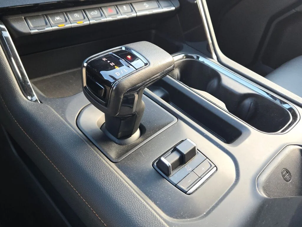 Used 2022 White GMC AT4 image 28