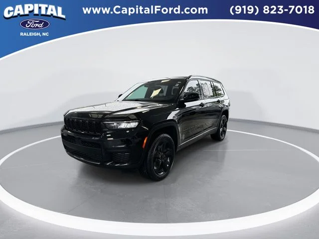 Used 2023 Black Jeep Altitude image 4