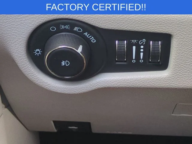Used 2023 Black Chrysler Touring L image 18