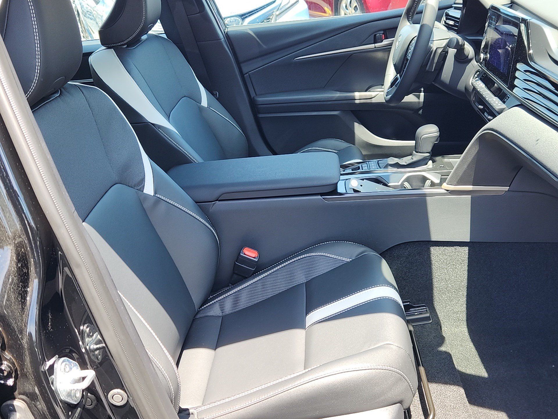 2026 Toyota Camry SE - Photo 30