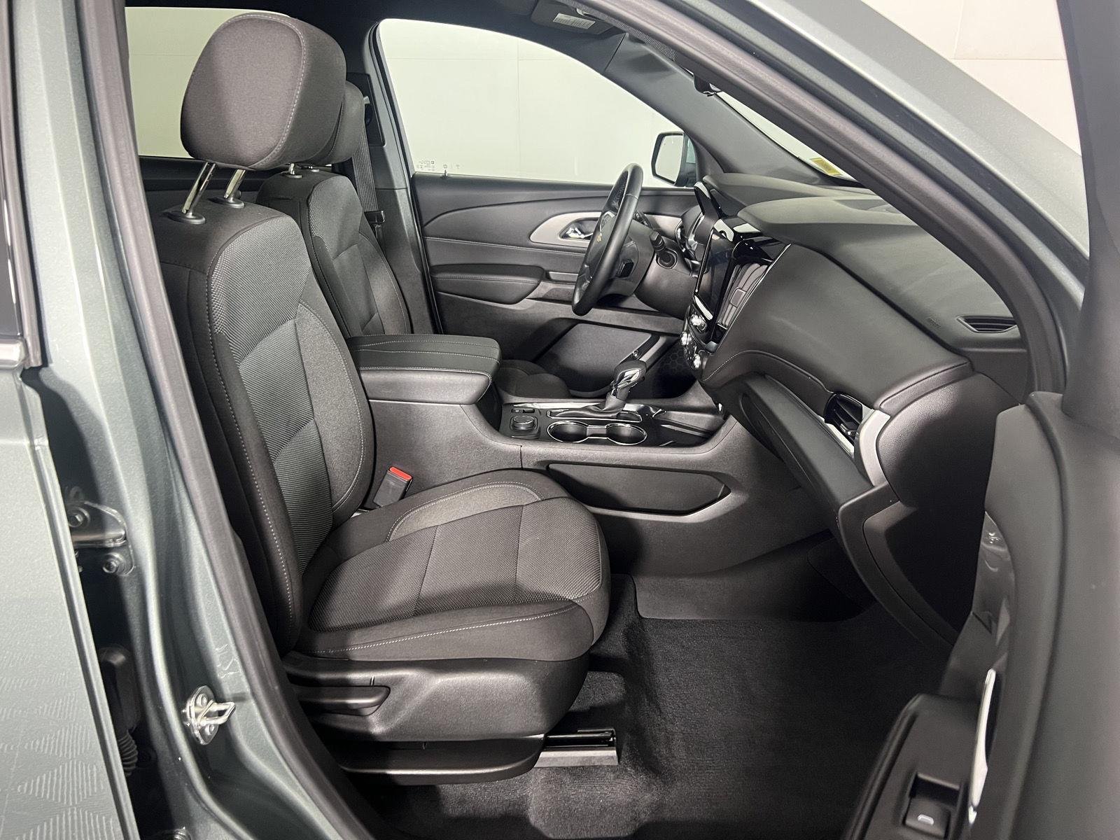 Used 2023 Silver Sage Chevrolet LT image 18