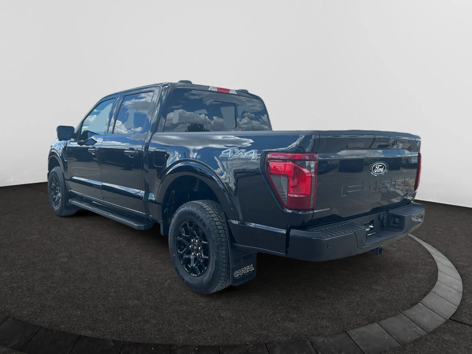 New 2026 Agate Black Metallic Ford XLT image 3