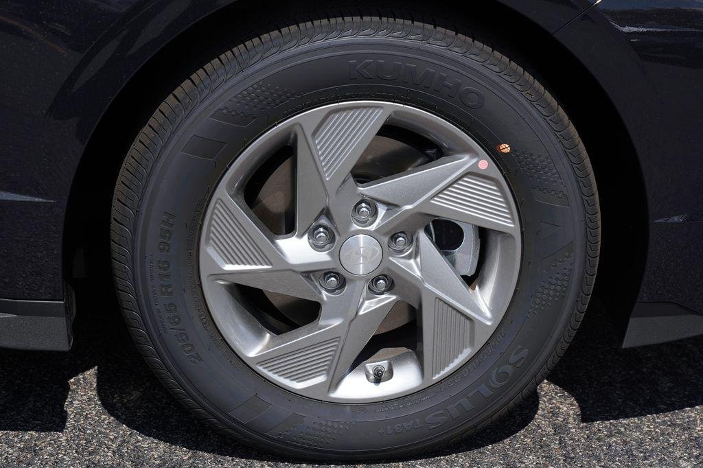 New 2026 Carbon Blue Hyundai SE image 6