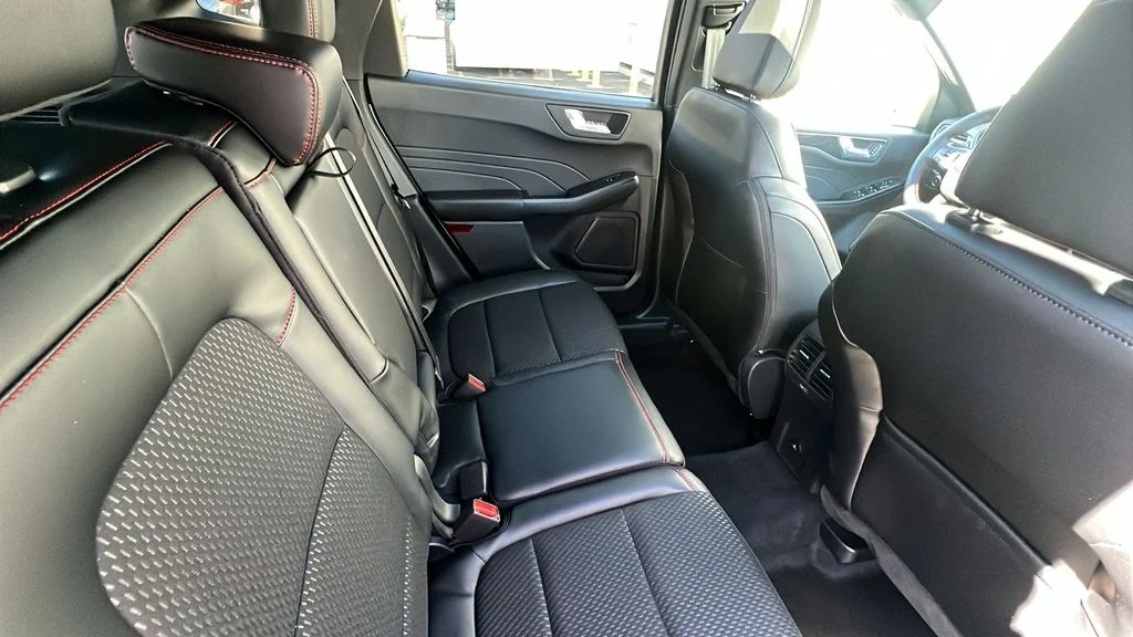 2025 Ford Escape ST-Line Select - Photo 16
