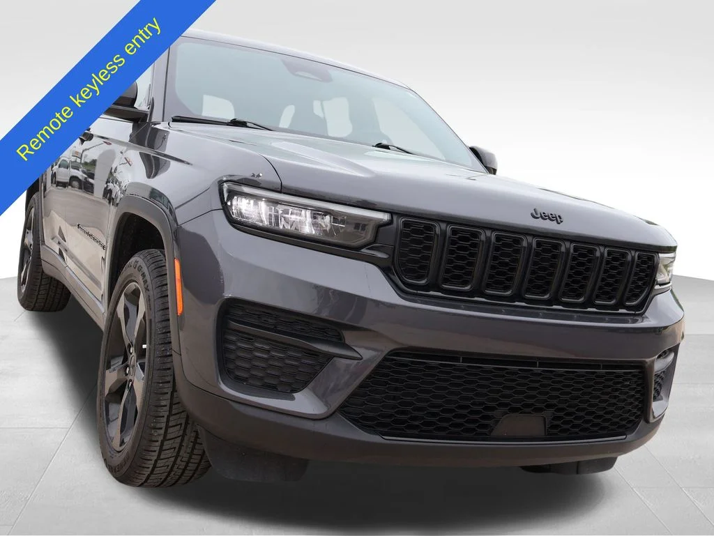 Used 2023 Gray Jeep Altitude X image 7