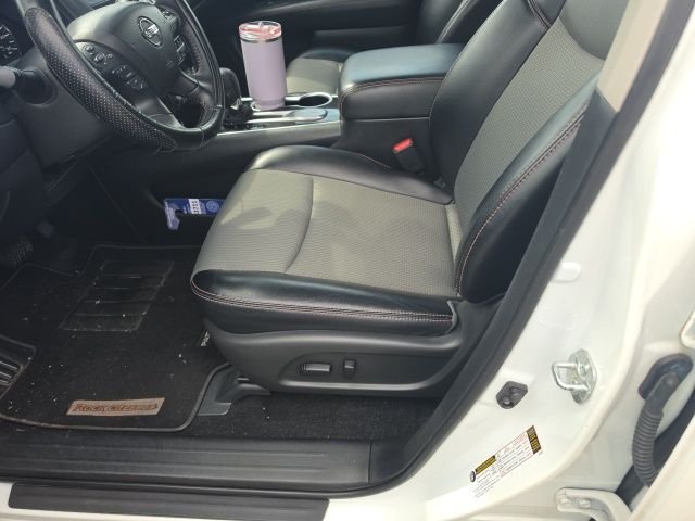 Used 2020 White Nissan SV image 11