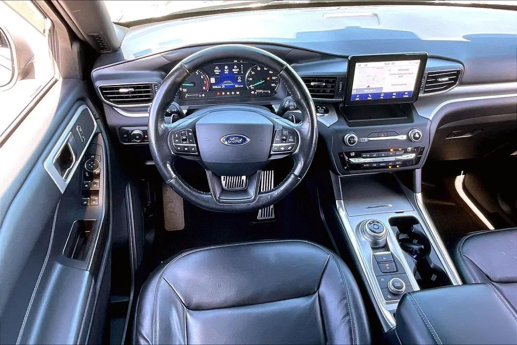 Certified Used 2020 Black Metallic Ford XLT image 4