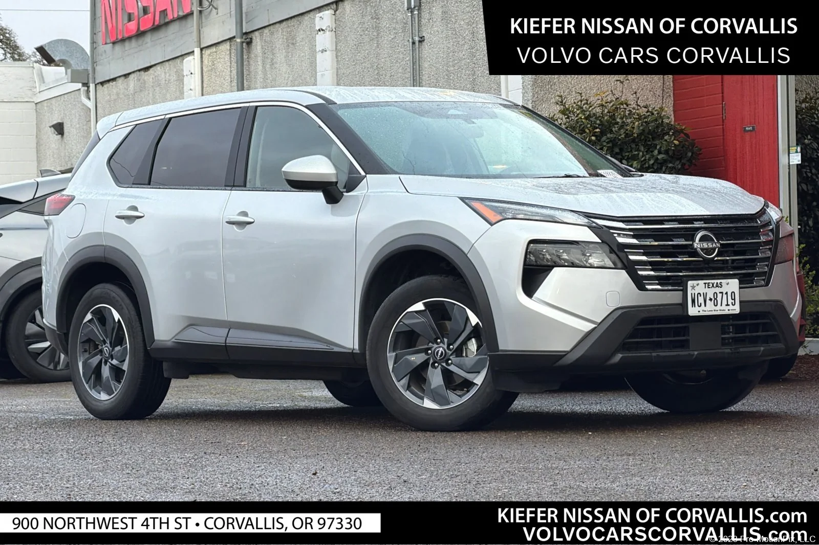 2025 Nissan Rogue SV FWD's photo