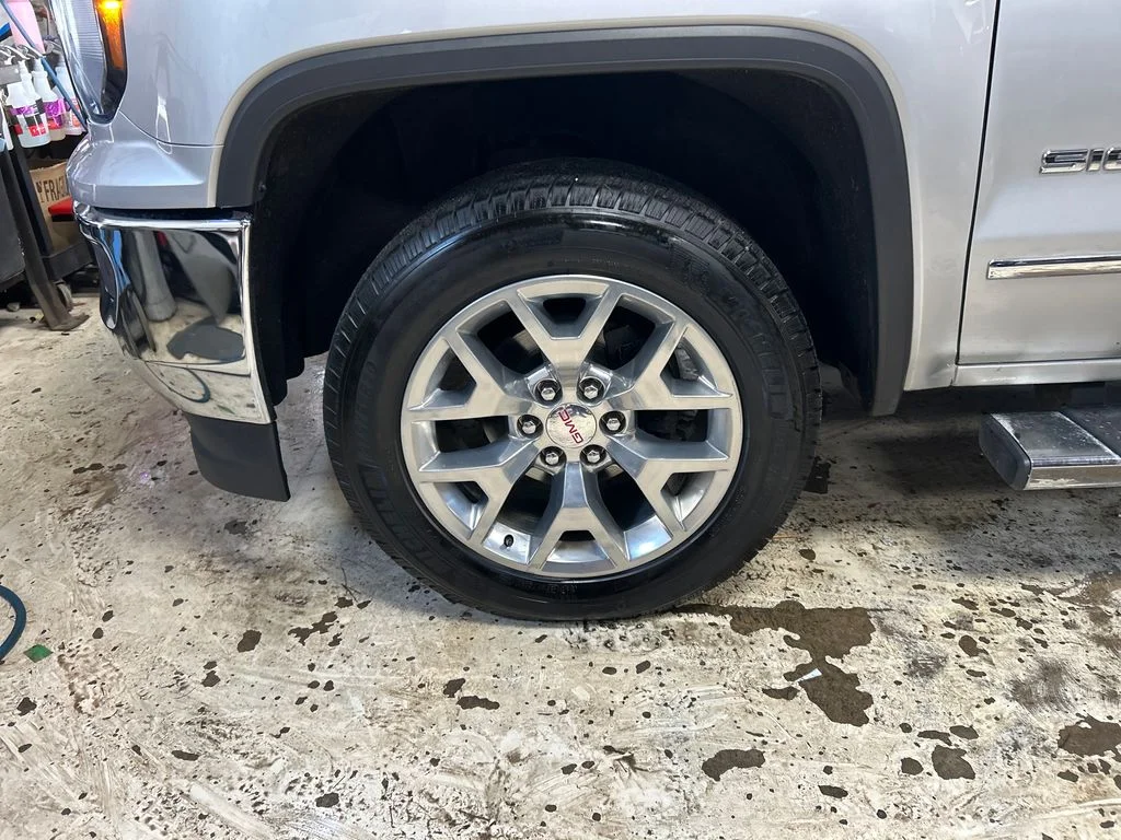 Used 2018 Silver GMC SLT image 11