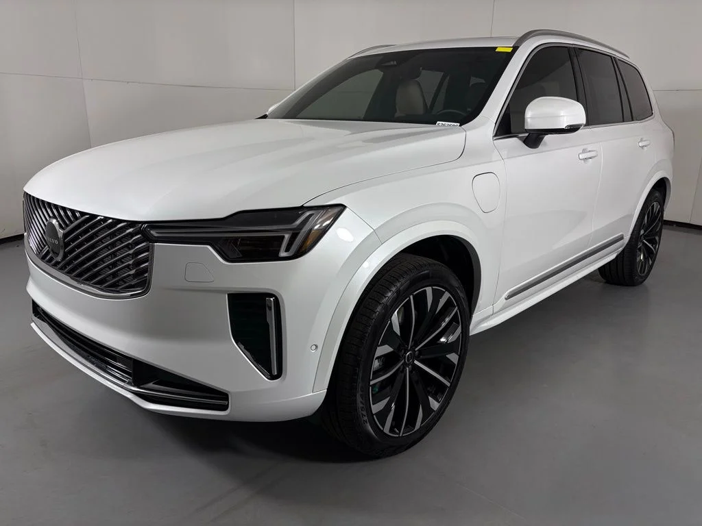 New 2026 White Volvo T8 Plus image 4