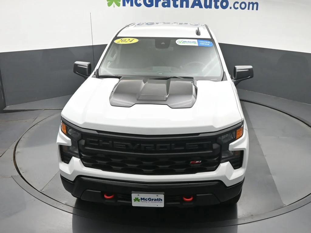 Used 2024 White Chevrolet Custom Trail Boss image 27