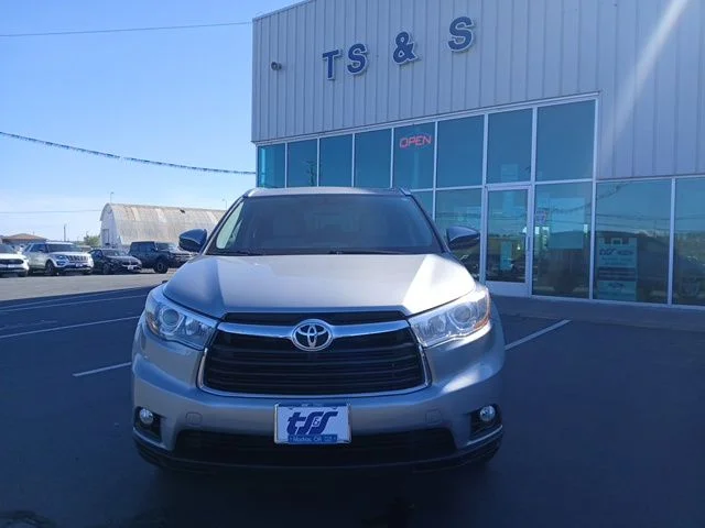 Used 2015 Silver Toyota XLE V6 image 8