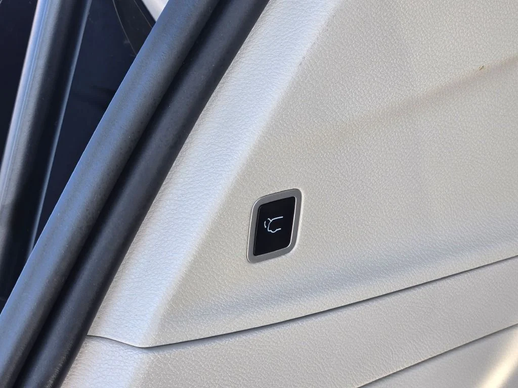 Used 2024 Silver Chrysler Touring L image 12