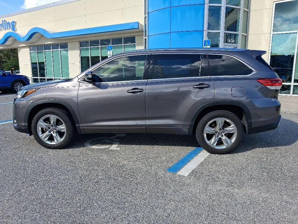 Used 2019 Gray Toyota Limited image 8