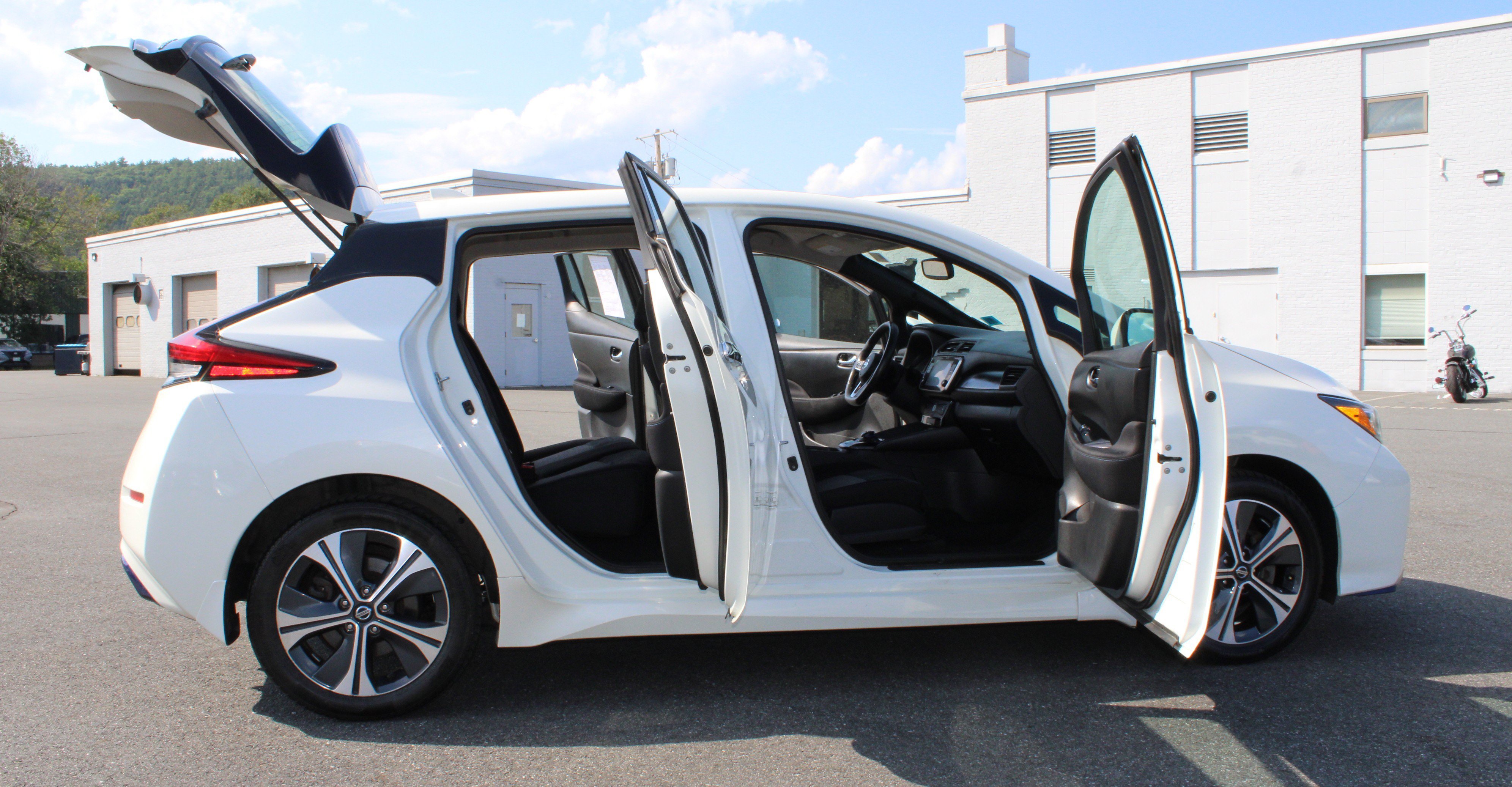 Used 2019 Pearl White Tricoat Nissan SV PLUS image 14